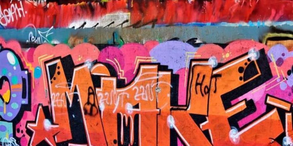 Vandalizan muro donde los nazis perpetraron masacre