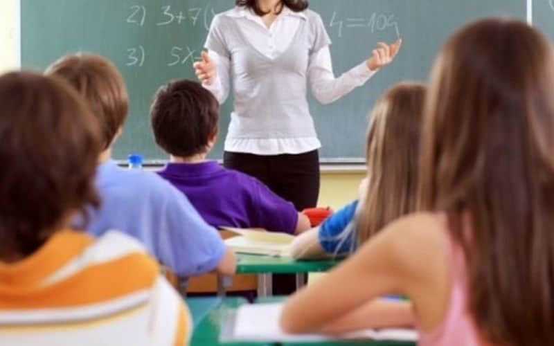Sentencian a maestra que humilló a alumna y le provoca parálisis faciaL