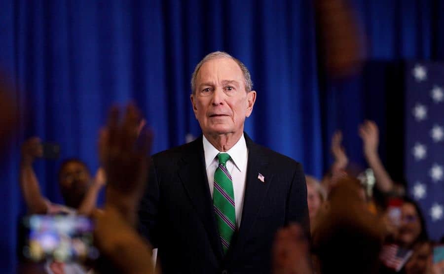 Demandan a Bloomberg por pagar fianzas de exreos de Florida para que voten