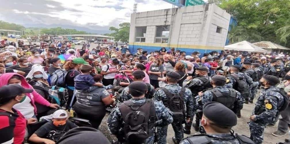 Disuelven caravana de migrantes que se dirigía a México en busca del 'sueño americano'
