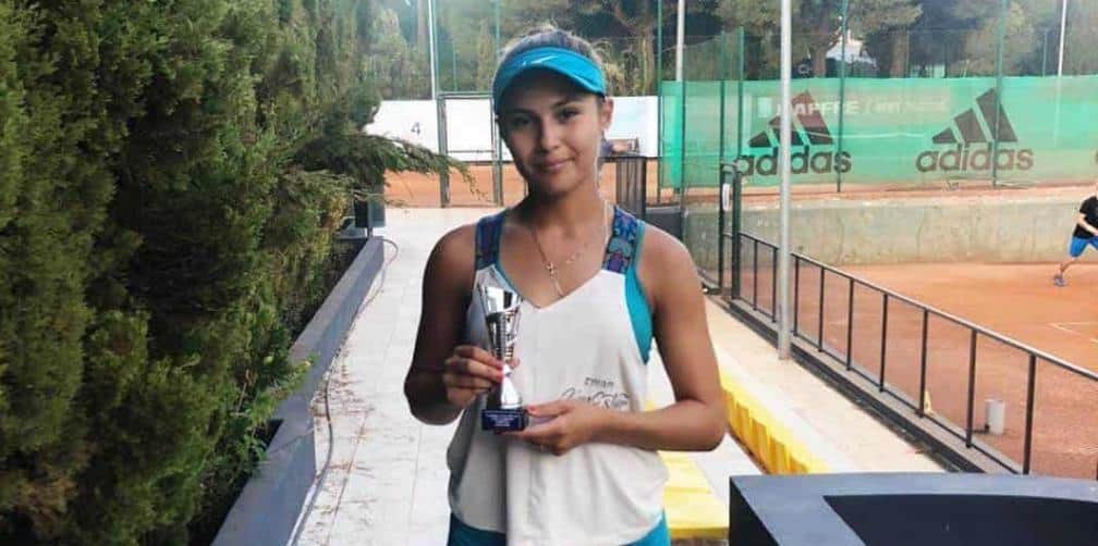 Tenista regia es campeona en España