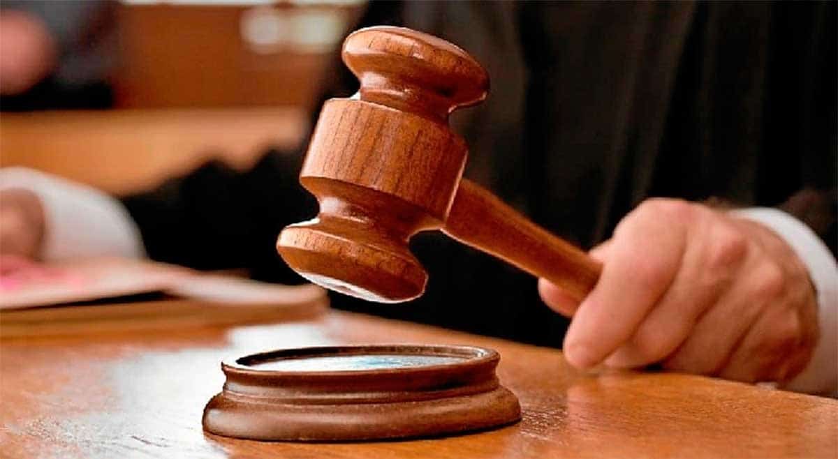 ¡Insólito! Hombre de 41 años demanda a sus padres para que lo mantengan económicamente