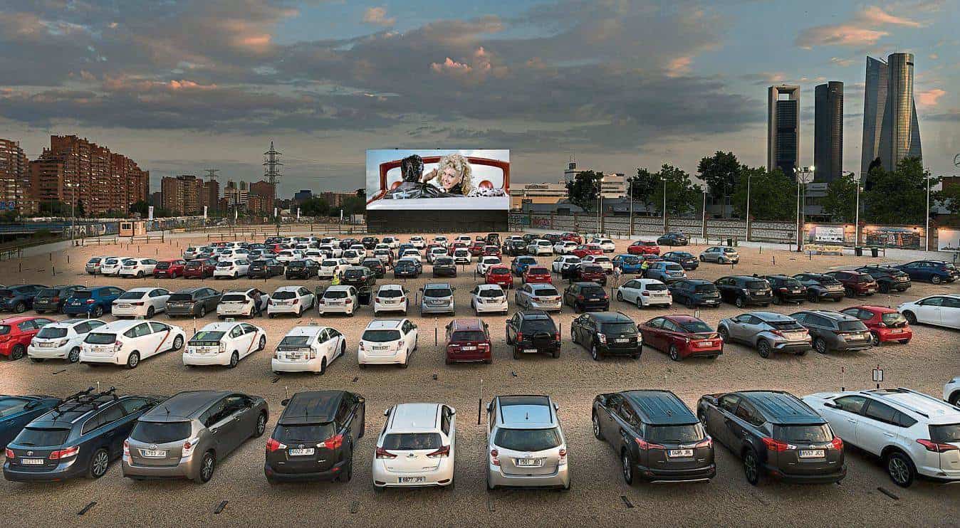 Películas proyectadas en auto cinemas podrán competir en los Óscar