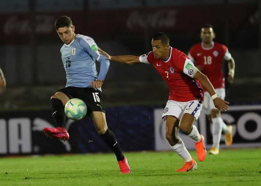 Chile pierde 2-1 ante Uruguay; Vegas y Vargas fueron titulares