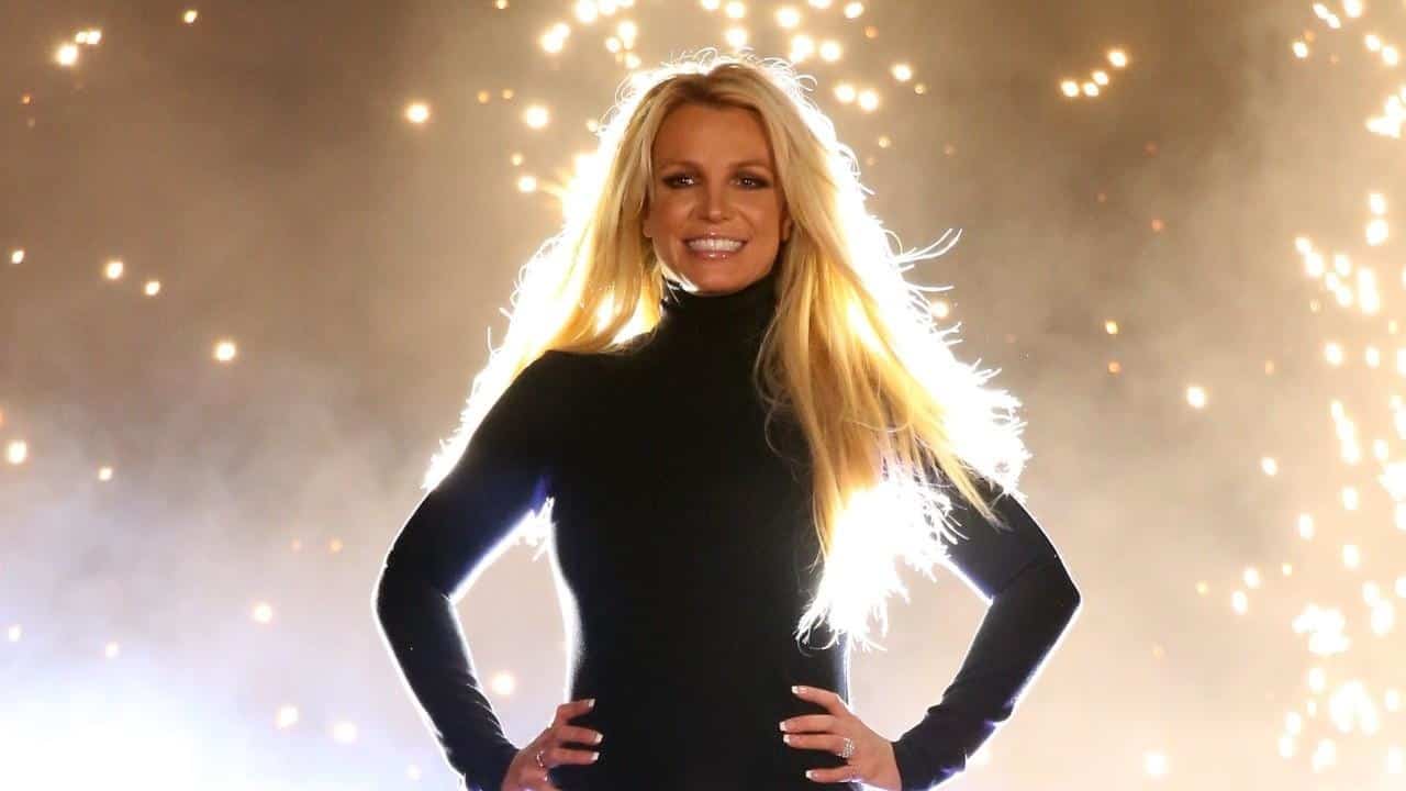 Autorizan a Britney abogado para defenderse de su padre