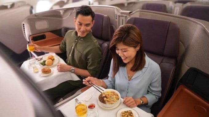 Singapore Airlines abre restaurante en un avión en tierra por la pandemia