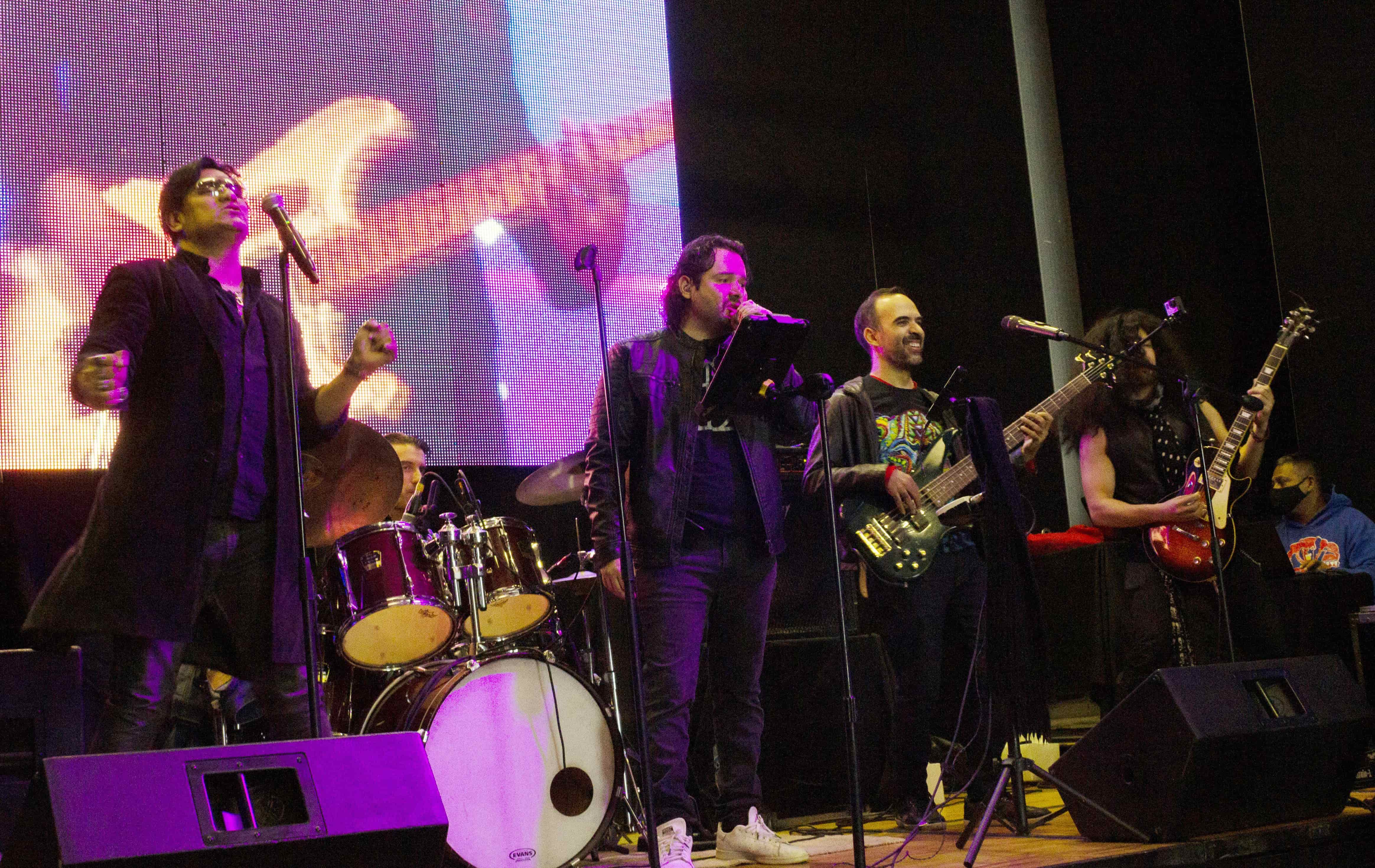 Emprendedores regios lanzan nueva empresa multimarca; lo celebran al ritmo del glam metal