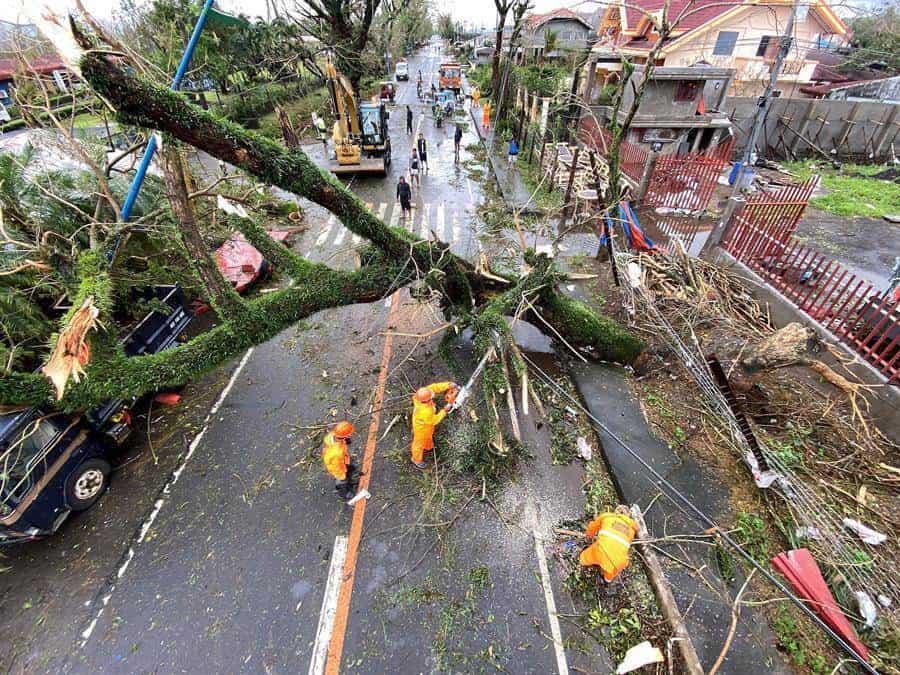 El tifón Goni avanza hacia Vietnam tras causar 16 muertes en Filipinas