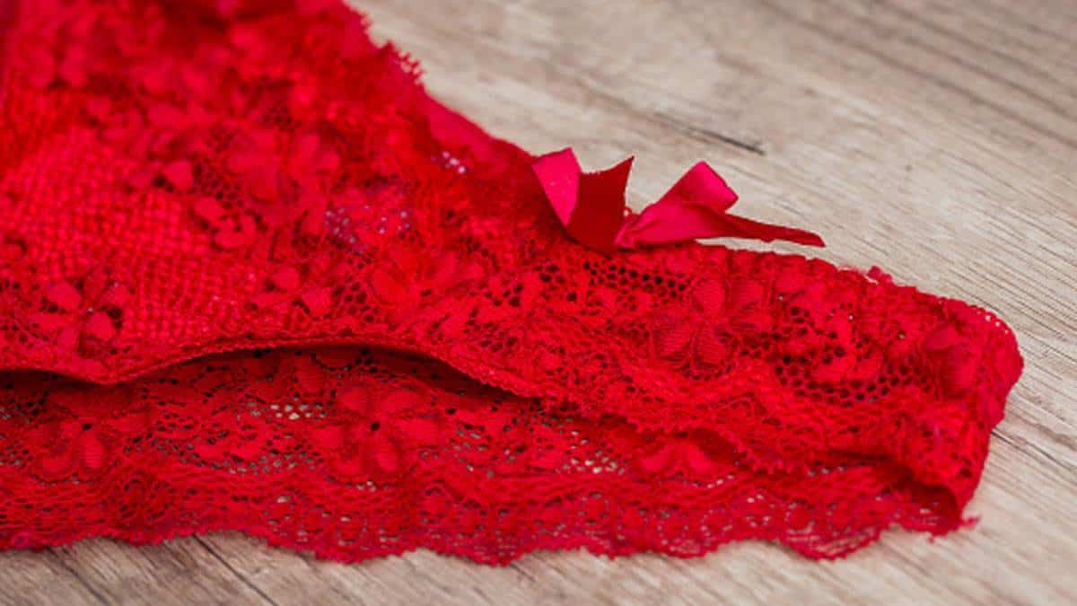 ¡Insólito! Acusado de violación sale libre porque su víctima llevaba ropa interior roja