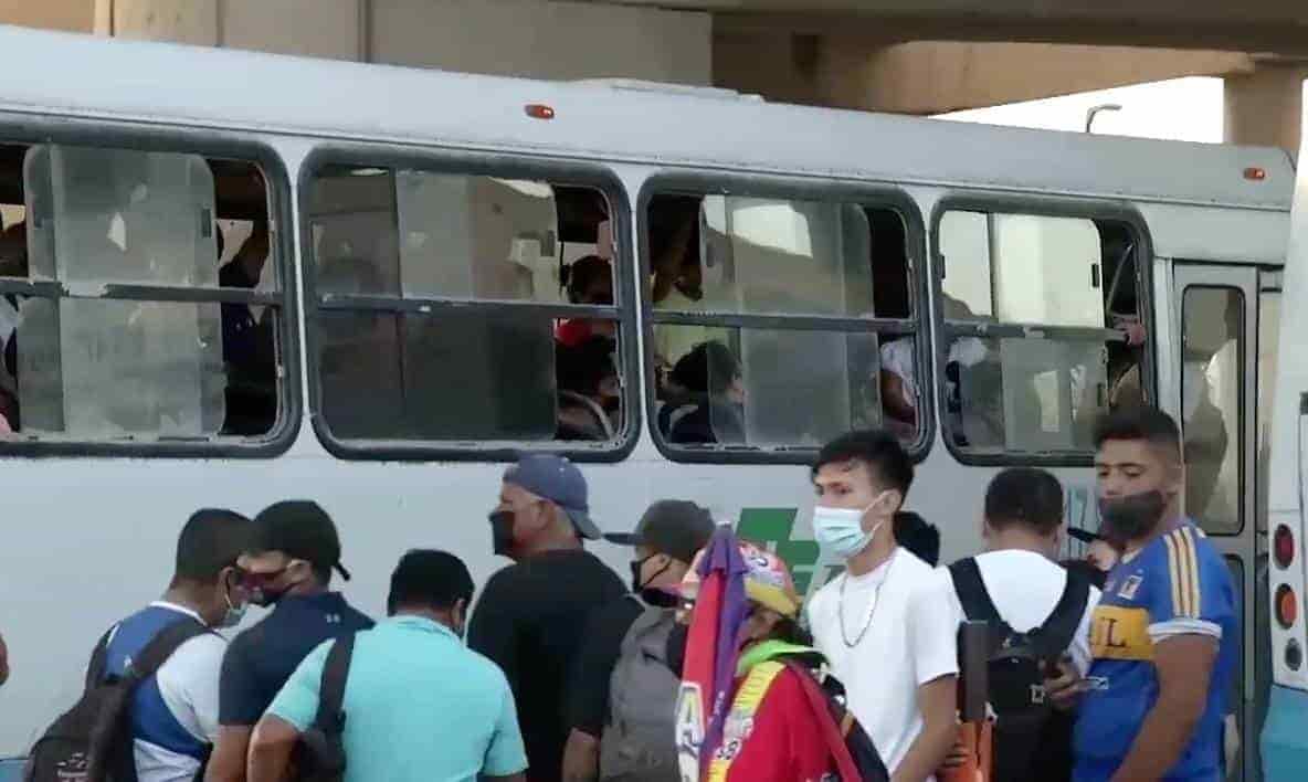 Covid-19 en NL: Estado minimiza contagios en transporte público