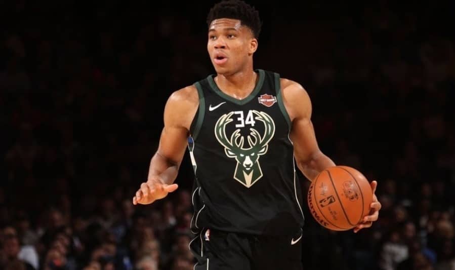 Giannis Antetokounmpo cerca de firmar con el Miami Heat
