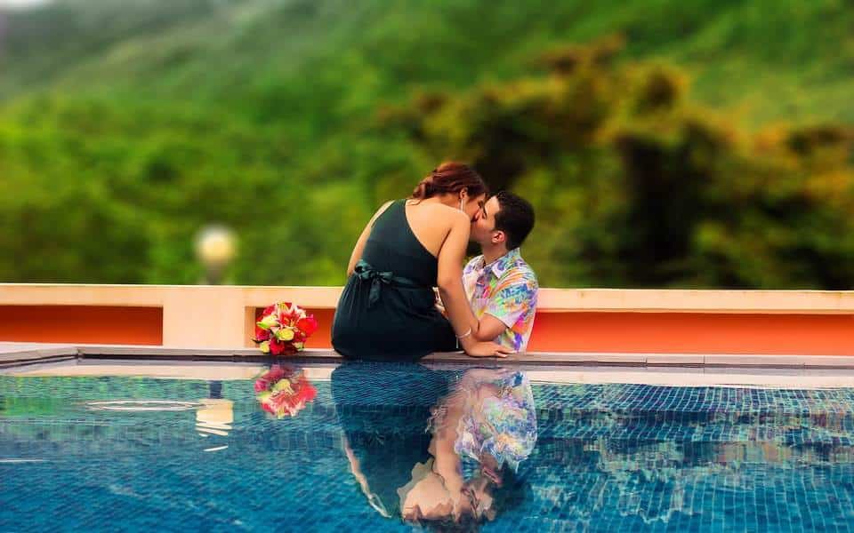 Pareja de novios se ahoga mientras intentaban recrear famosa escena de 'Titanic'
