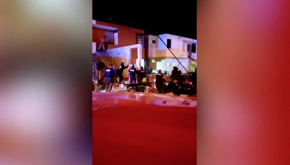 Agreden a golpes a policías de Linares al intentar terminar con fiesta