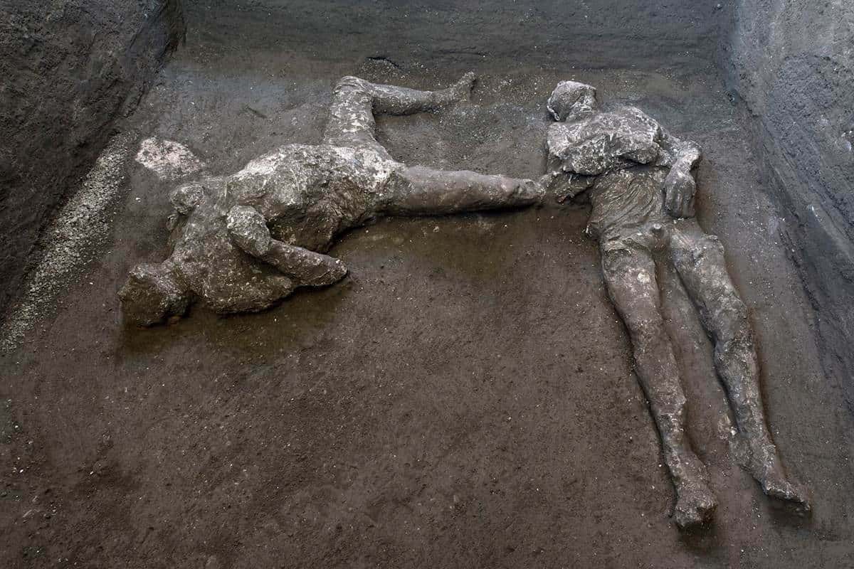 Hallan y reconstruyen en Pompeya dos cuerpos con sus ropas