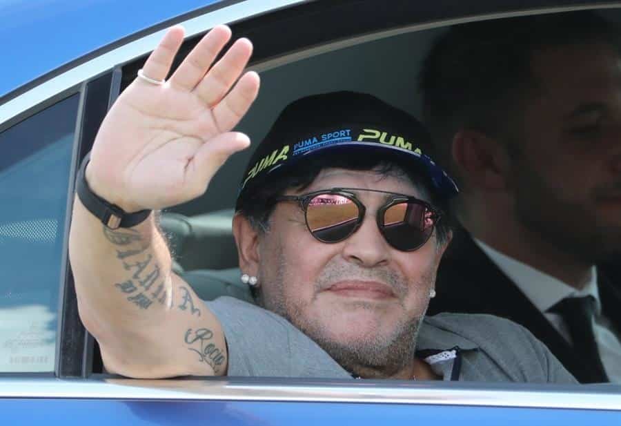El club Nápoles le quiere poner 'Maradona' a su estadio; declaran luto nacional