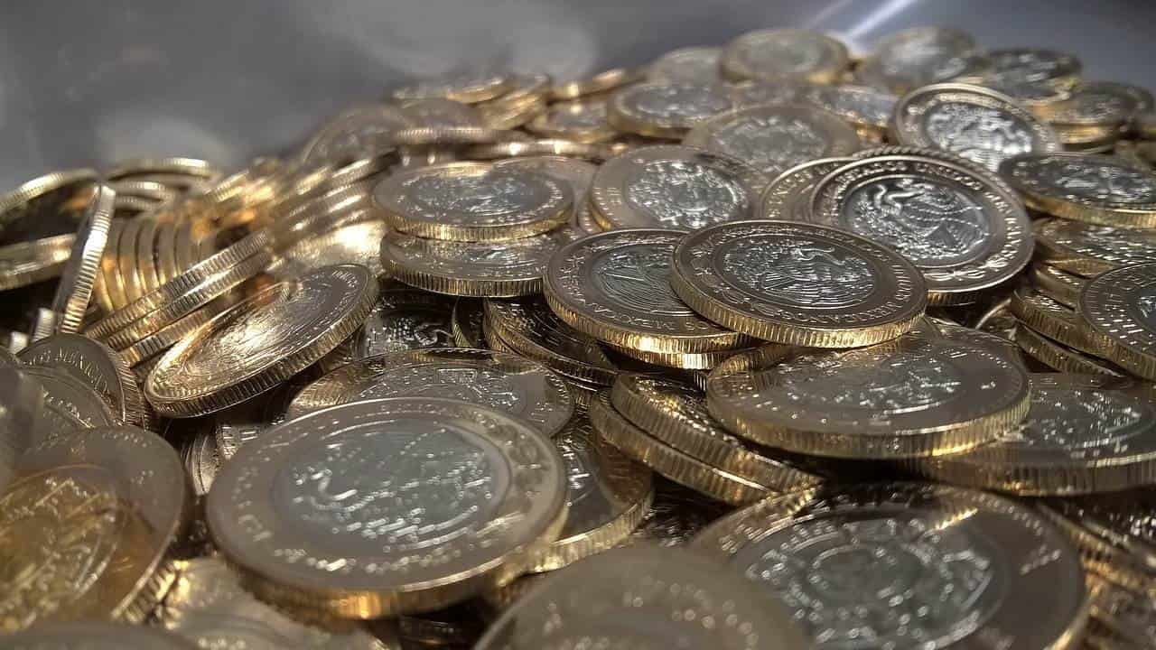 ¿Qué precauciones se deben tener para cuidar el valor de las monedas?