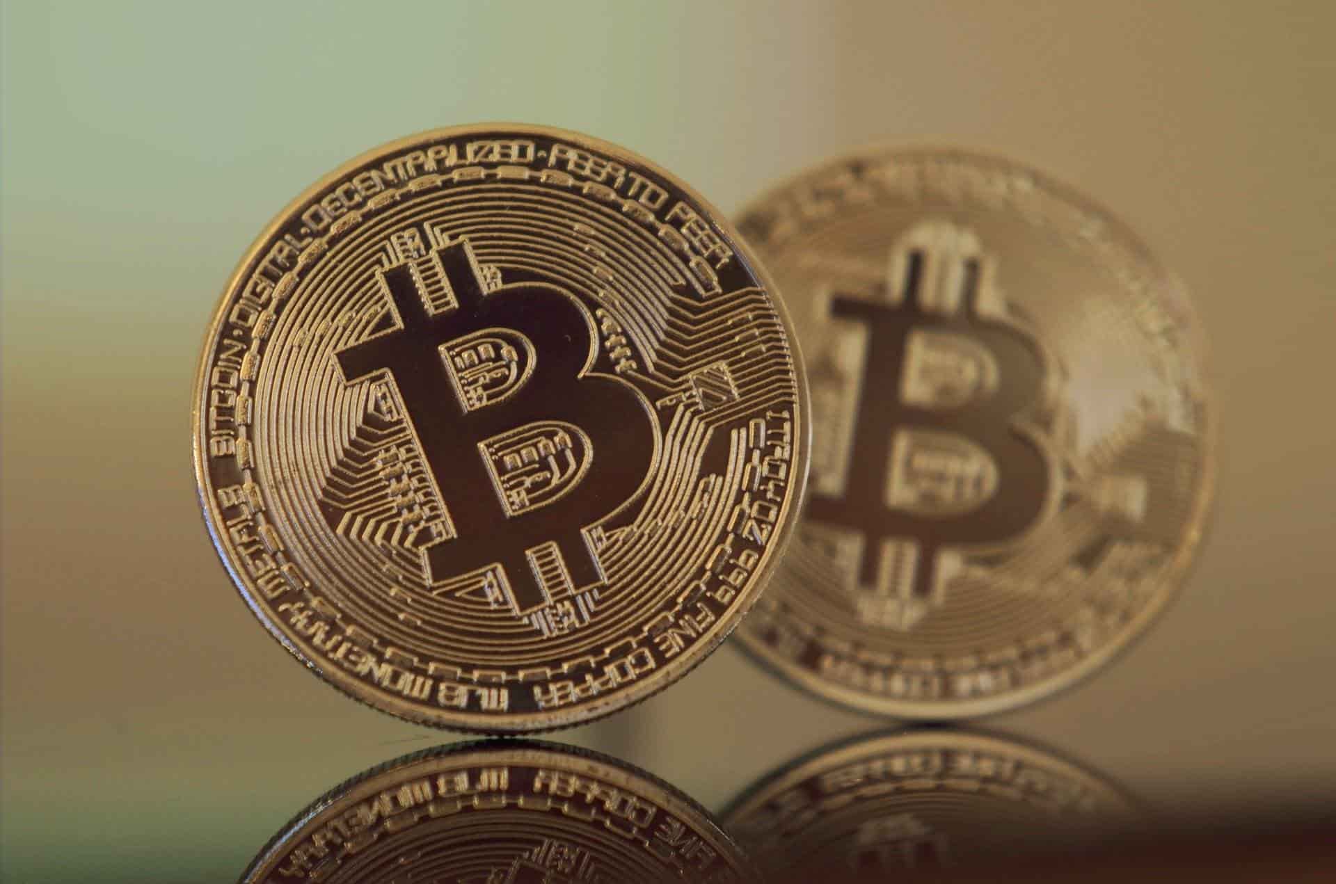 El bitcoin toca su máximo histórico pero después se desinfla