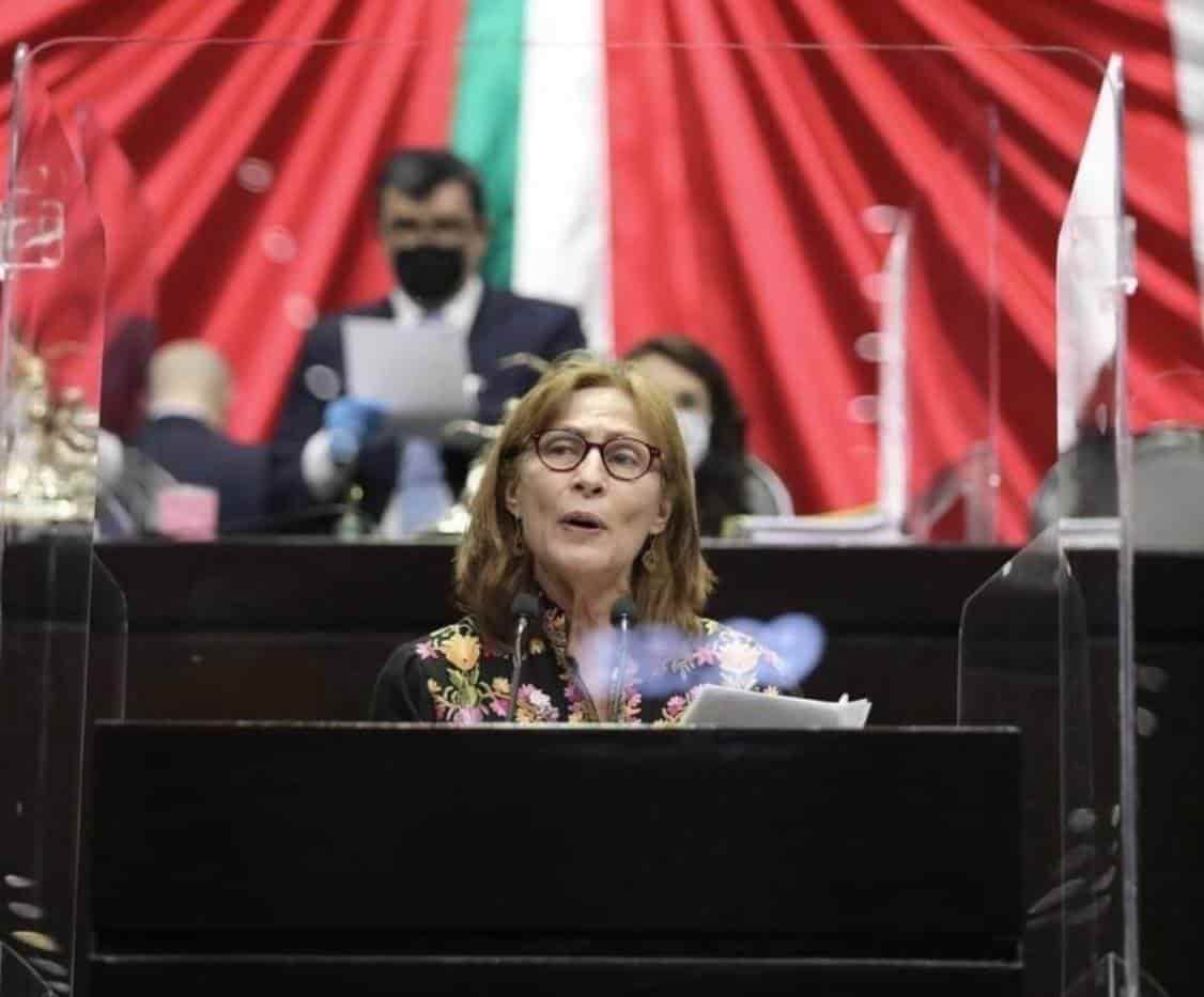 Informa AMLO que Tatiana Clouthier será la nueva secretaria de Economía