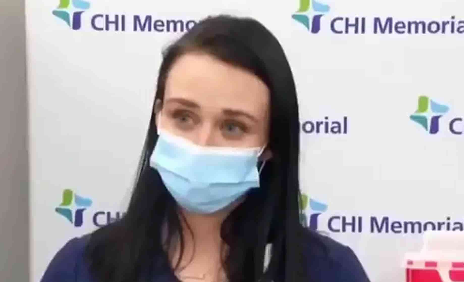 Enfermera se desmaya tras aplicarse vacuna de Pfizer; he aquí la explicación