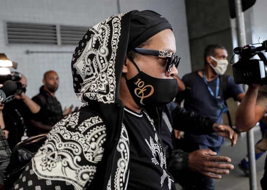 Ronaldinho pide oraciones por su madre hospitalizada por Covid-19