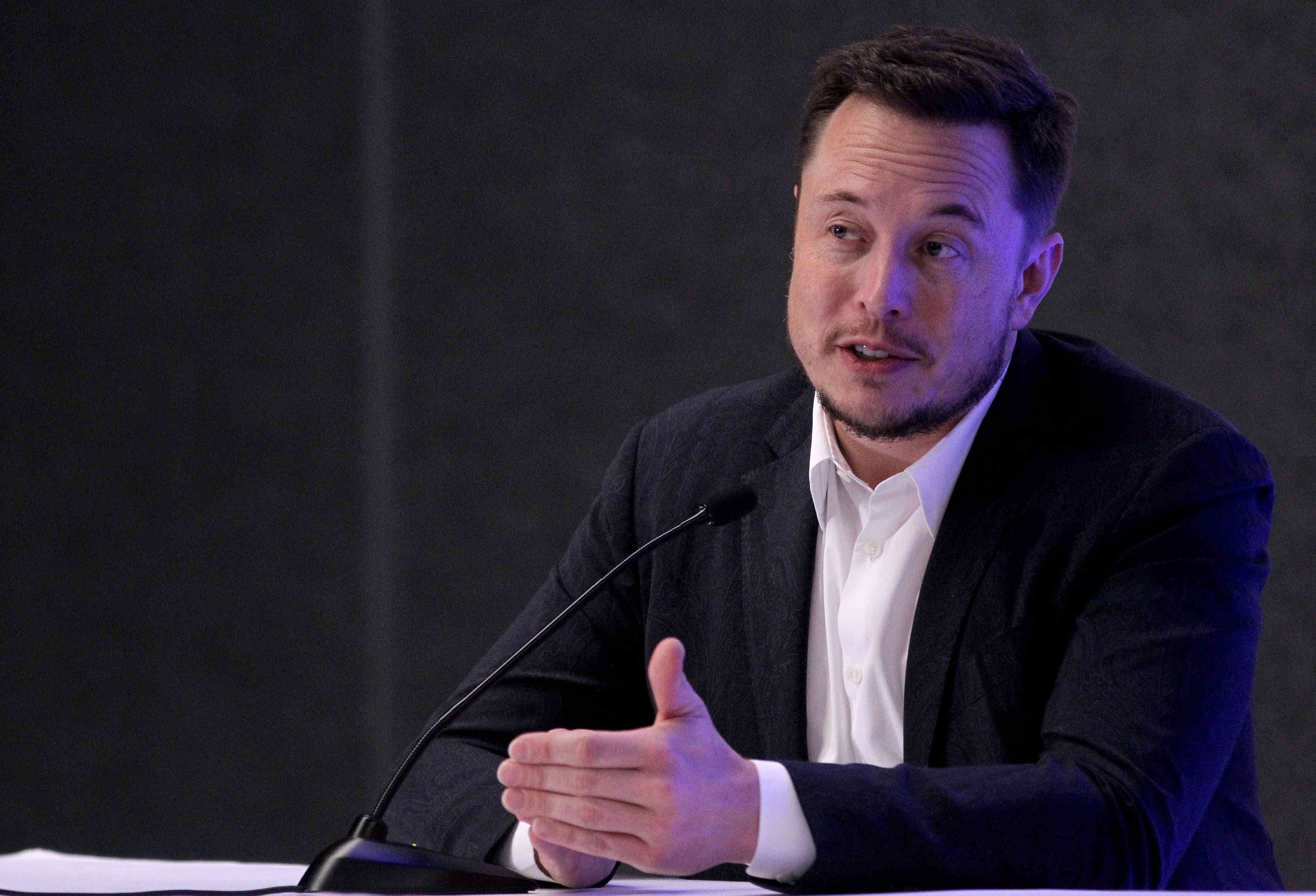 Elon Musk extrañado del supuesto proyecto de Apple de producir vehículos eléctricos