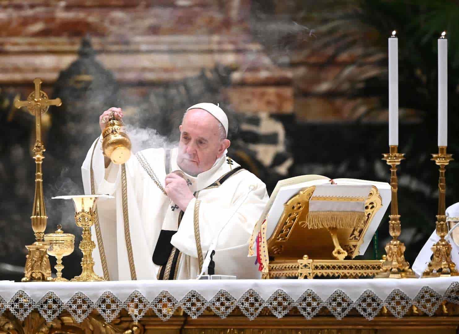 El papa hace un llamado a la fraternidad en la Misa de Gallo