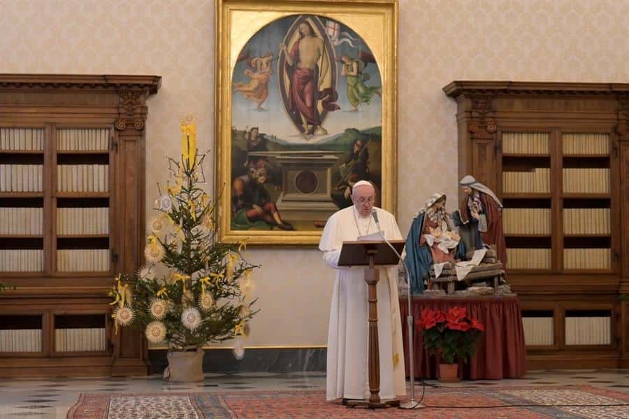 El papa dice que el 2021 será un buen año si las personas cuidan de los otros