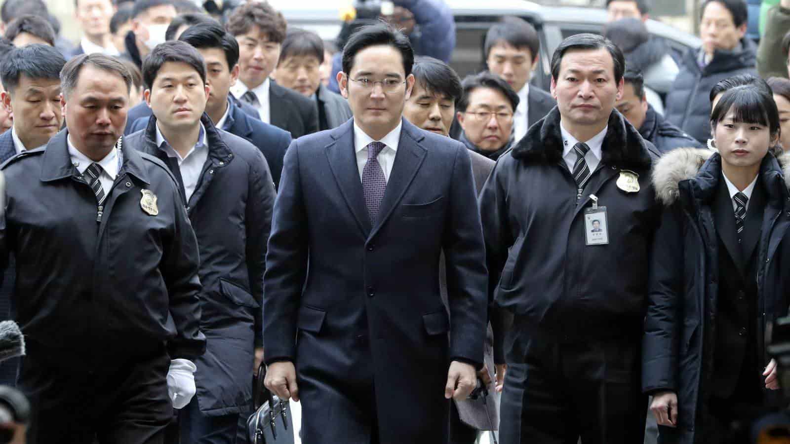 Condenan a 2 años y medio al heredero de Samsung por corrupción