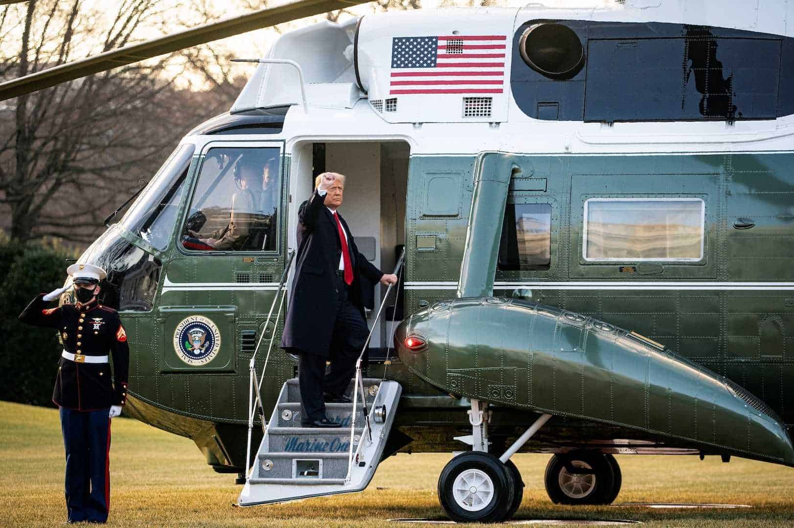 Trump asegura en su mensaje de despedida que volverá 'de algún modo'