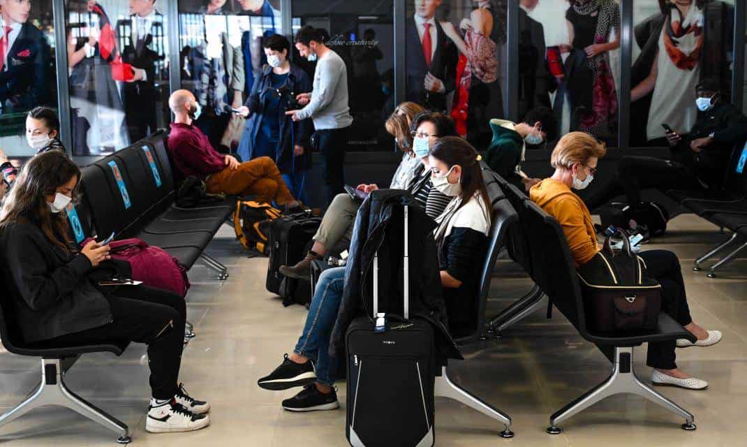 Gran Bretaña ordenará cuarentena en hotel a viajeros de países con nuevas variantes