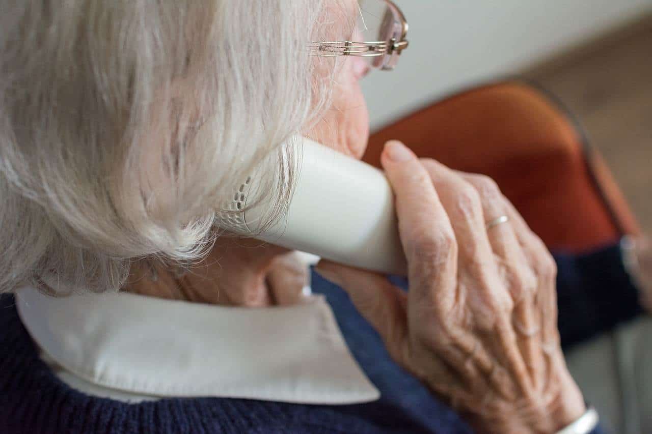 Ante llamadas telefónicas por vacuna Covid-19,  adultos mayores sólo brindarán estos datos