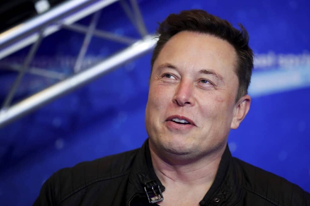 Tesla adquiere $1.500 millones en bitcoins