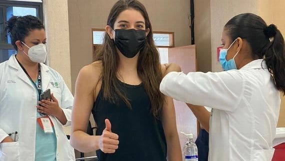 Vacunan a deportistas mexicanos que acudirán a los J.J.O.O.