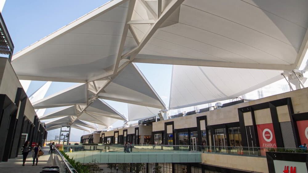 Corren mexicanos a los centros comerciales