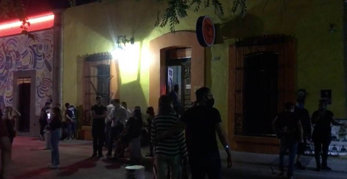 'Fiesta' en Nuevo León se acaba antes... ¡que en Texas! Critican expertos restricción de horario a negocios