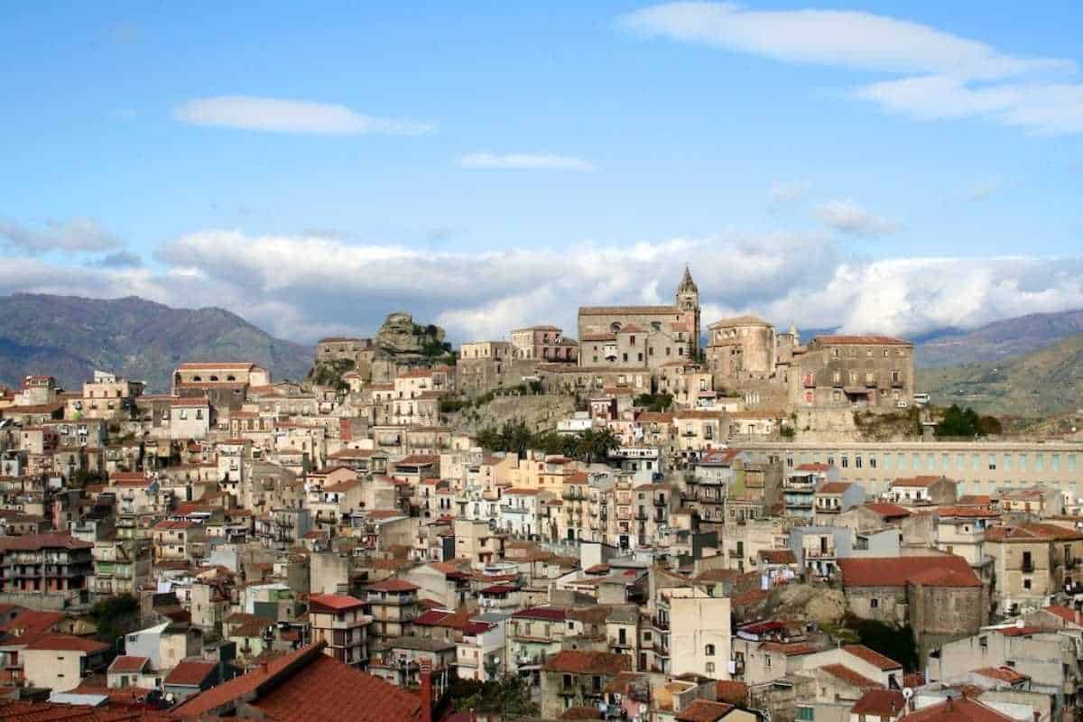 ¿Quieres irte a vivir a Italia?… Uno de los 'pueblos más bellos' vende casas por €1.00 euro