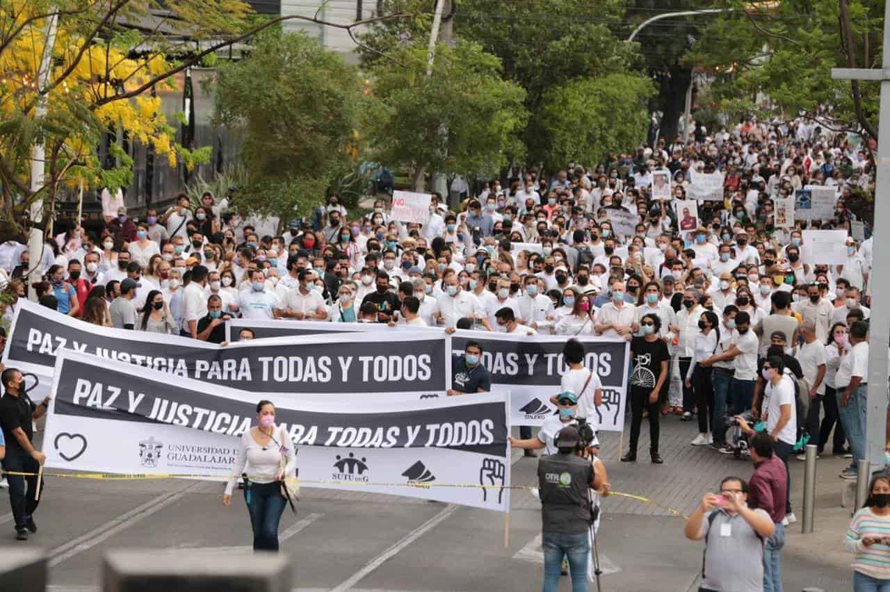 Jalisco: Asesinato de hermanos moviliza a estudiantes y maestros que exigen paz y justicia
