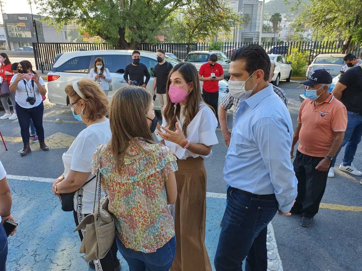 Arriba Paco Cienfuegos a CUM Gonzalitos para emitir su voto