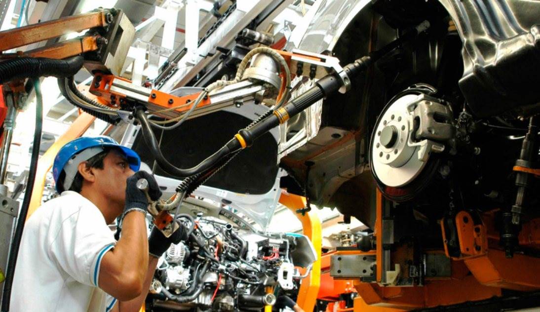 'Aceleran' sus metas laborales: mexicanos quieren trabajar en industria automotriz