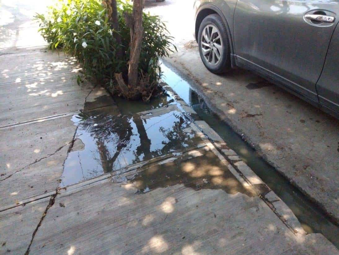 Cumple la colonia Cantú un mes con fuga de aguas residuales