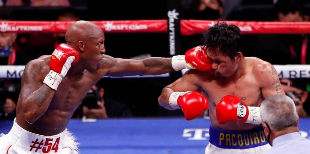 Ugás pone a Pacquiao al borde del retiro; lo vence por decisión unánime