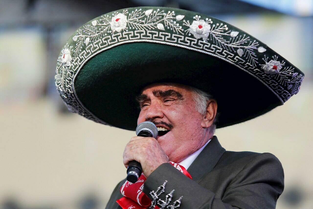 Vicente Fernández ahora necesita de una sonda para alimentarse