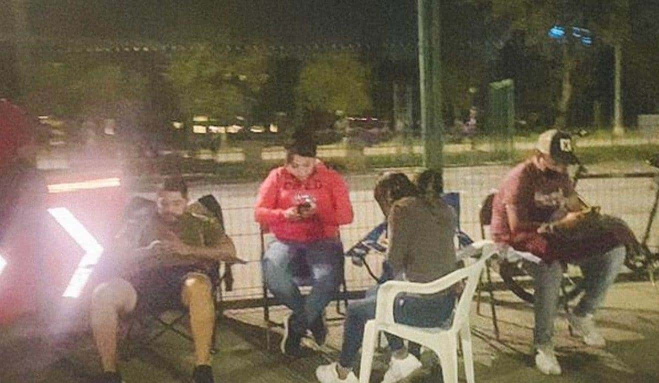 Afición Rayada madrugan por boletos para la final Conca