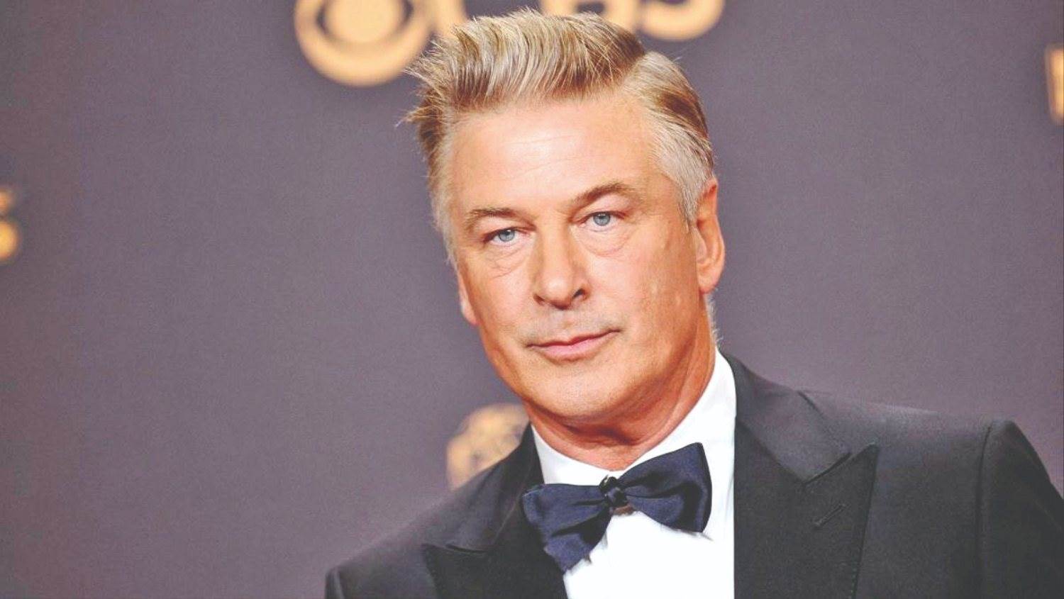 Alec Baldwin exige presencia policial en sets de filmación