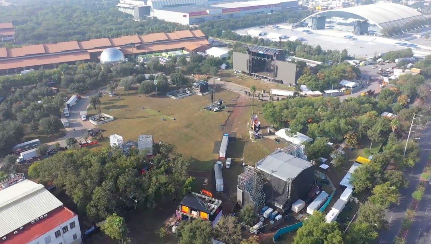 Evento masivo en Fundidora …oootra vez deja daños