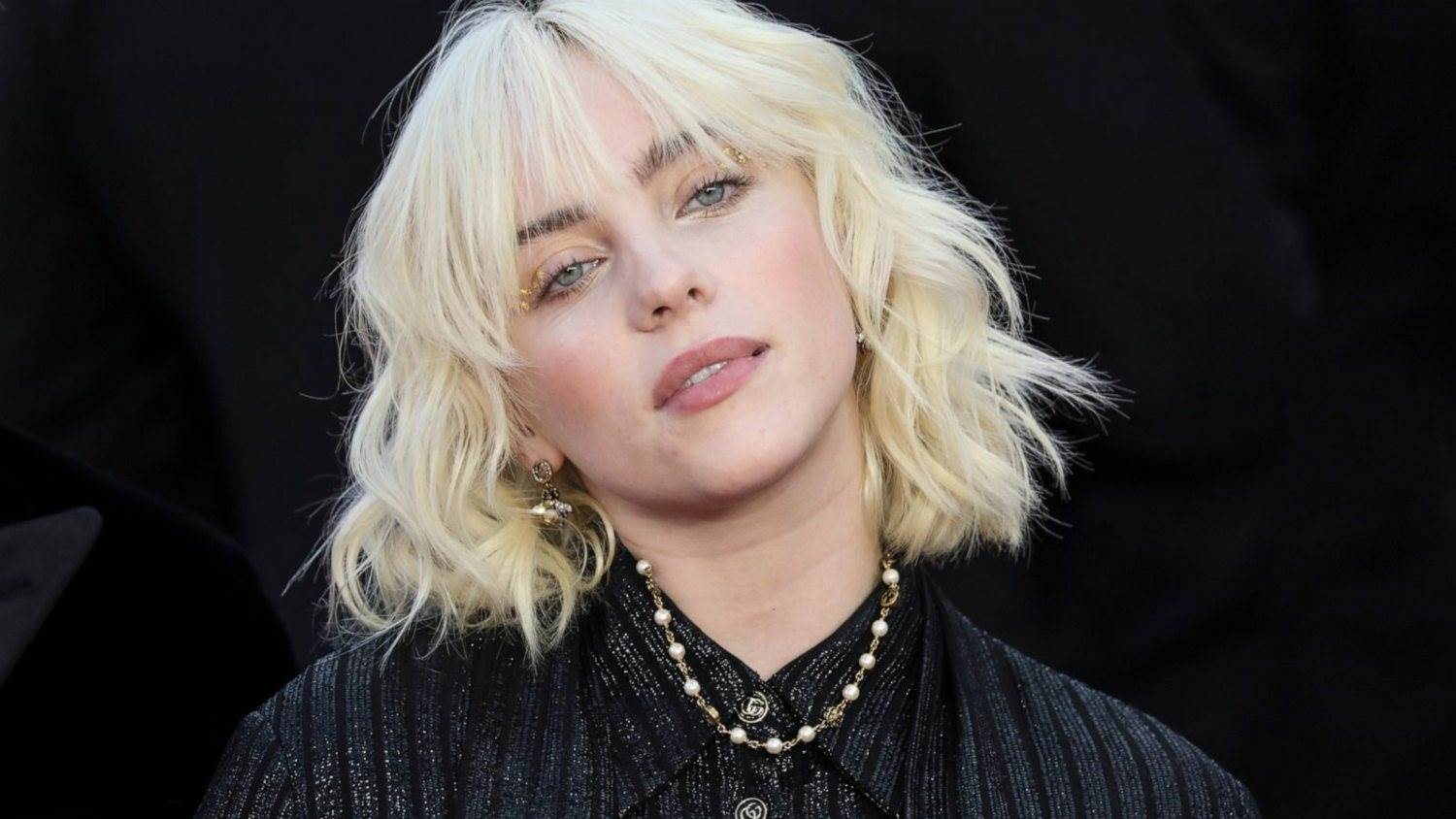 Billie Eilish actuará y será host en SNL