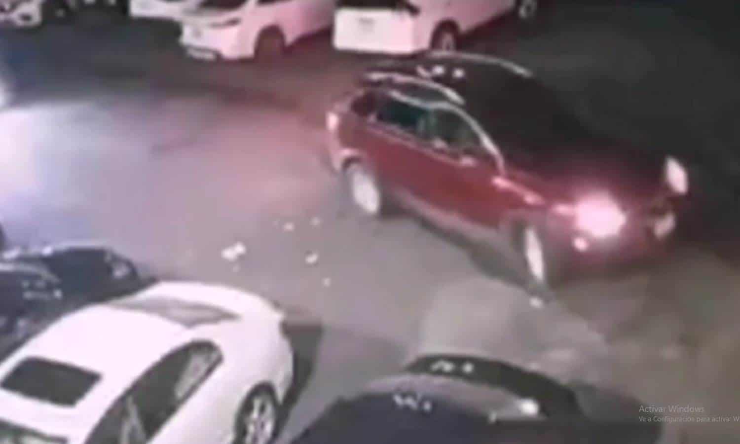 Cristalean camioneta en Escobedo