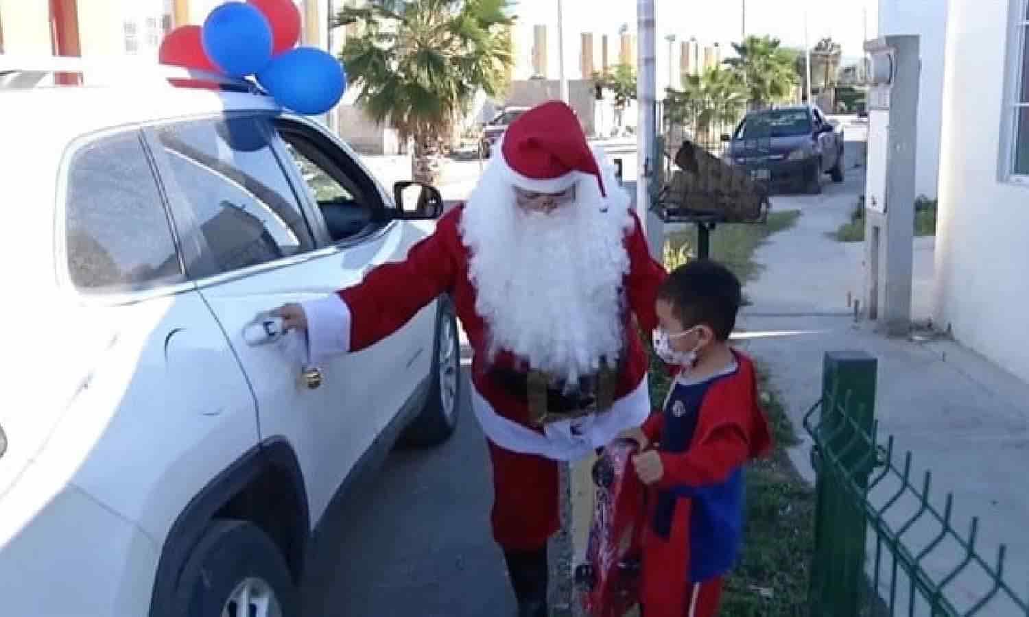 Santa Claus traslada a niños con cáncer para tratamientos
