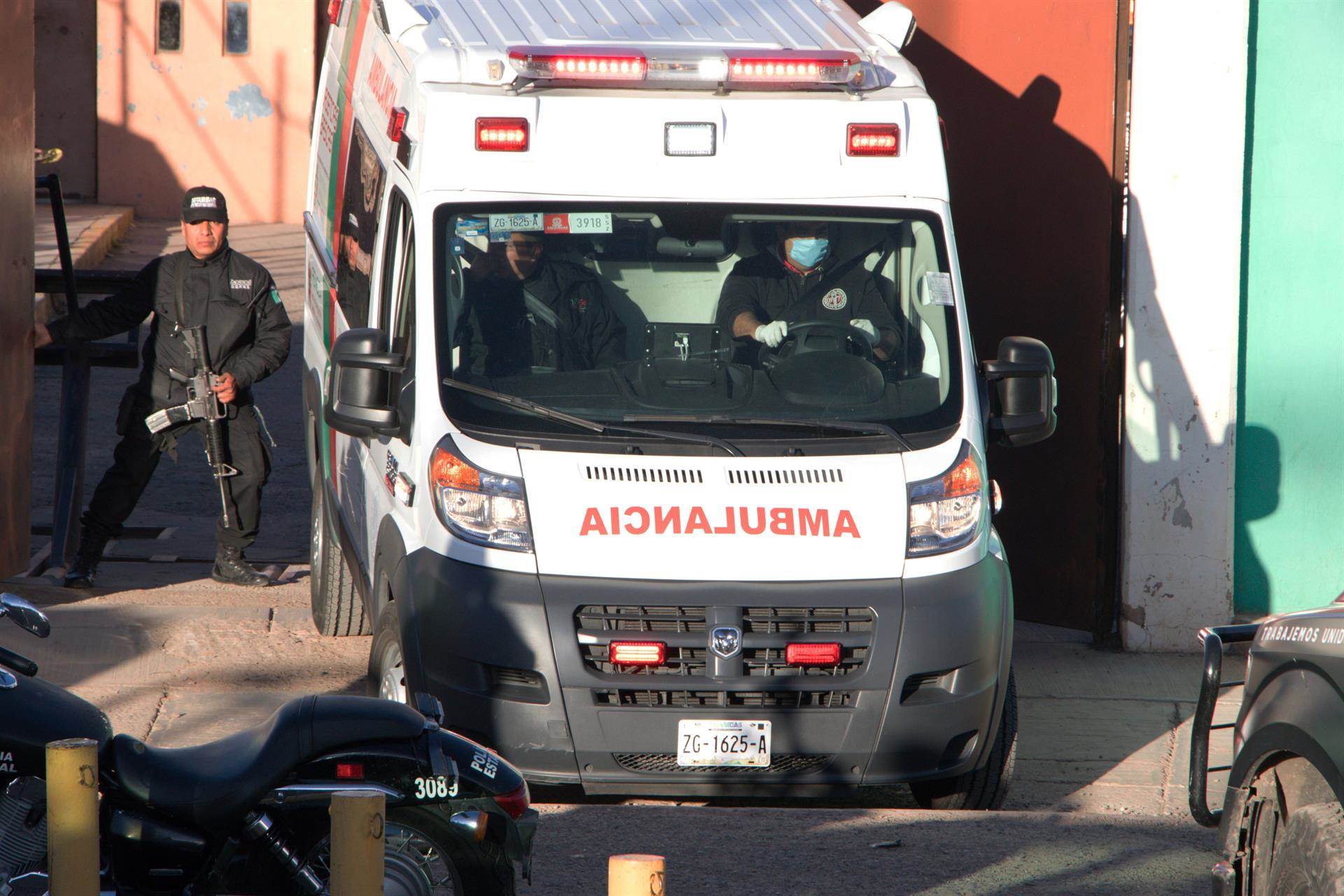 Abandonan camioneta con 10 cuerpos en Zacatecas