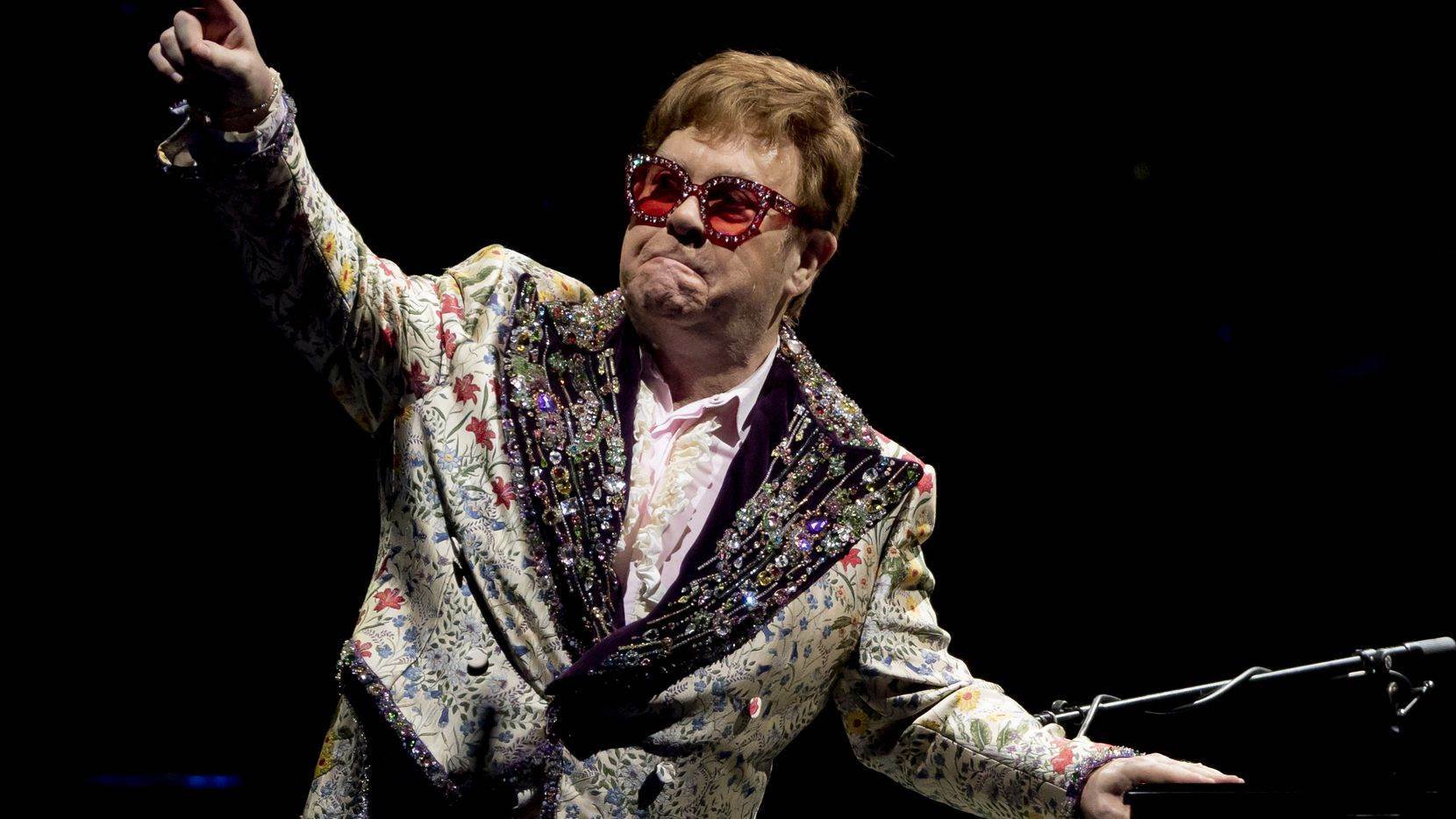 Da Elton John positivo a Covid-19; cancela espectáculos